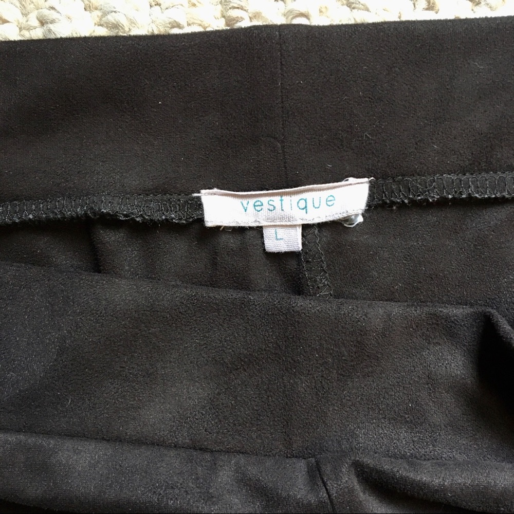 Vestique: High-waisted blk faux suede leggings - Picture 4 of 4